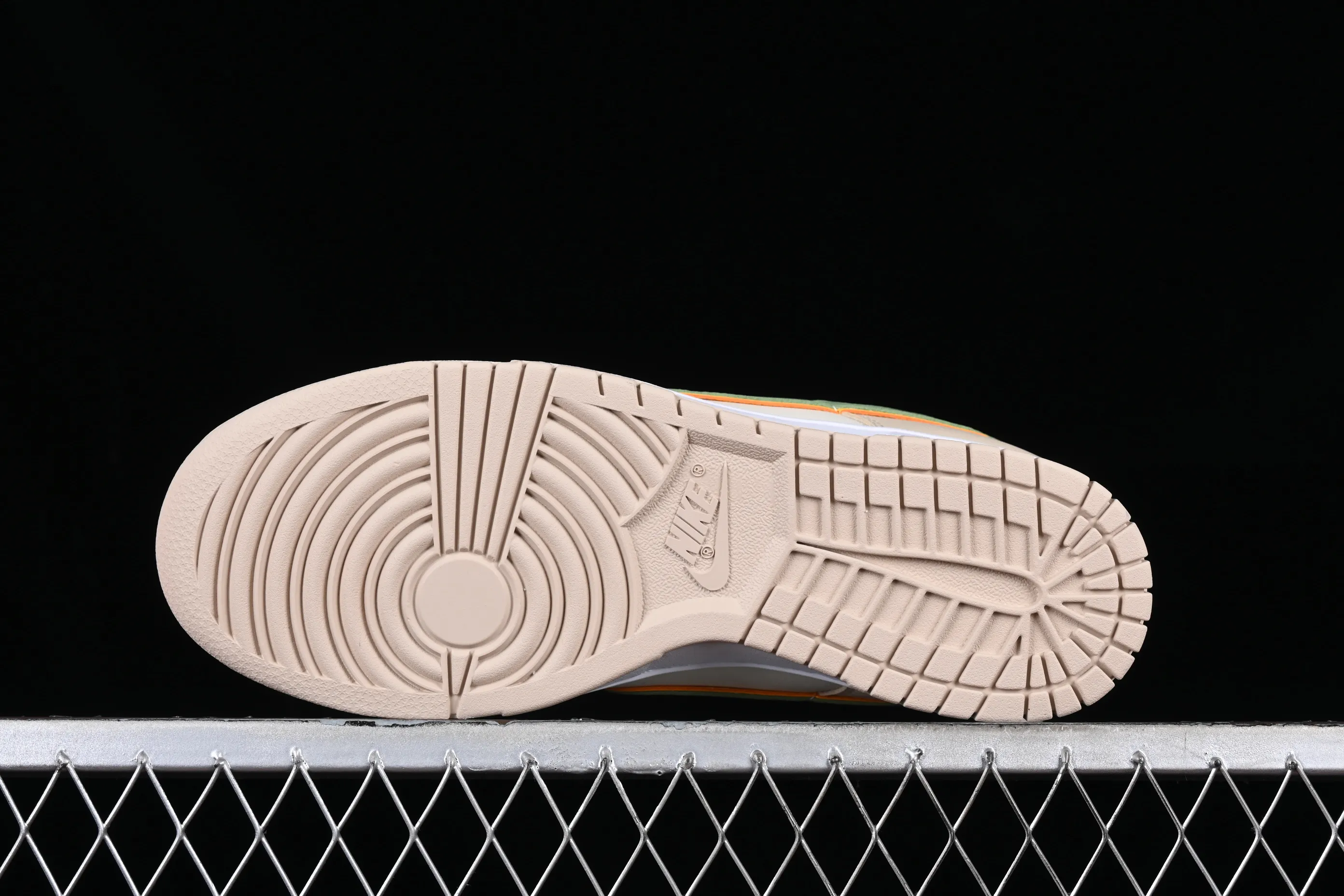 All categories Nk SB Dunk series Nk SB Dunk Low low-top sneakers Nk Dunk Low "Pale Ivory" dark and light ivory color matching SB low-top sports and leisure sneakers FQ6869-131